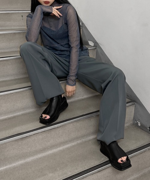 LVEU.(ラブユ.)の「【LVEU.】センターシームシースルートップス / トップス カットソー シアー シースルー メッシュ ハイネック モックネック ボートネック 長袖 レイヤード インナー ブラック カーキ ブルー(Tシャツ/カットソー・レディース・ブラック/ブルー/ライトカーキ・FREE)」の6枚目の写真