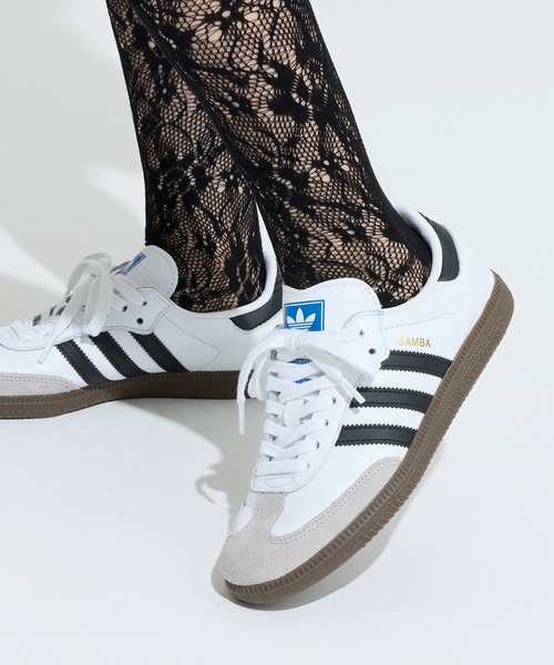 adidas（アディダス）の「サンバ OG / SAMBA OG / アディダスオリジナルス adidas Originals スニーカー（スニーカー・レディース・ブラック×ホワイト/ホワイト×ブラック・26.0cm/30.0cm/29.5cm/23.5cm/24.5cm/22.5cm/26.5cm/25.5cm/22.0cm/28.5cm/23.0cm/27.0cm/29.0cm/28.0cm/25.0cm/27.5cm/24.0cm/31cm/32cm/30.5cm/31.5cm）」の14枚目の写真