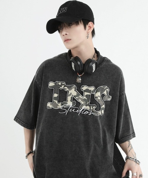 A‘gem 9（エージェムナイン）の「A'GEM/9 × .kom『INSstudios/インスステュディオス』カモフラロゴ半袖カットソー（Tシャツ/カットソー・メンズ・パープル/ブラック・M/L）」の7枚目の写真