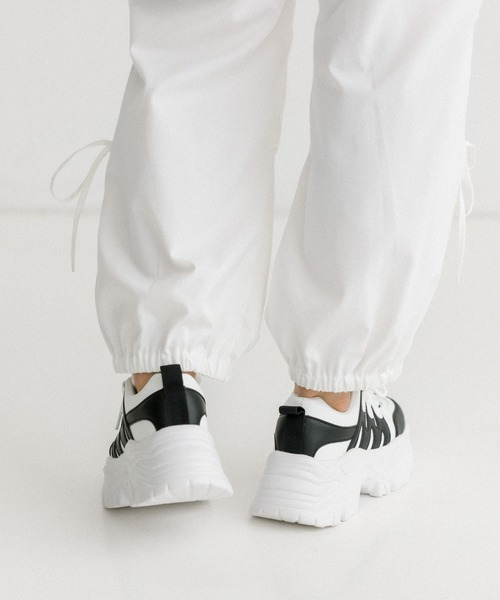 OLIVE des OLIVE(オリーブデオリーブ)の「リボン厚底スニーカー 1031130190(スニーカー・レディース・ホワイト/ブルー・SMALL/MEDIUM/LARGE)」の13枚目の写真