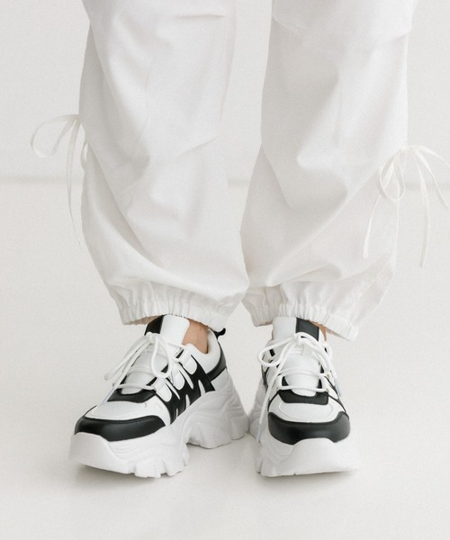 OLIVE des OLIVE(オリーブデオリーブ)の「リボン厚底スニーカー 1031130190(スニーカー・レディース・ホワイト/ブルー・SMALL/MEDIUM/LARGE)」の12枚目の写真