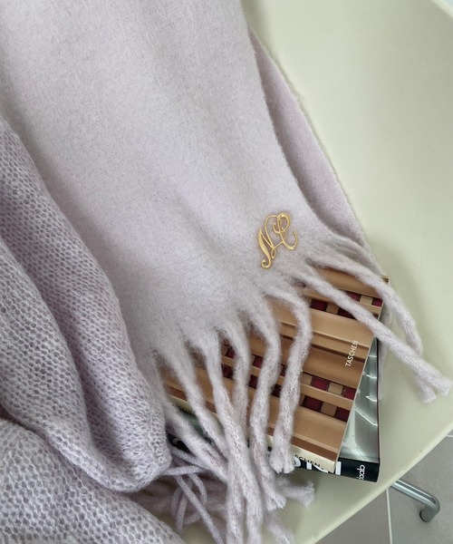 one after another NICE CLAUP(ワンアフターアナザーナイスクラップ)の「NCブローチ付きブークレマフラー/WEB限定色あり(マフラー・レディース・アイボリー/モカ/ラベンダー/グレイッシュベージュ/ピンク・FREE)」の14枚目の写真