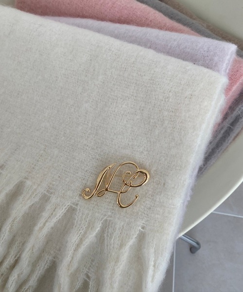 one after another NICE CLAUP(ワンアフターアナザーナイスクラップ)の「NCブローチ付きブークレマフラー/WEB限定色あり(マフラー・レディース・アイボリー/モカ/ラベンダー/グレイッシュベージュ/ピンク・FREE)」の18枚目の写真