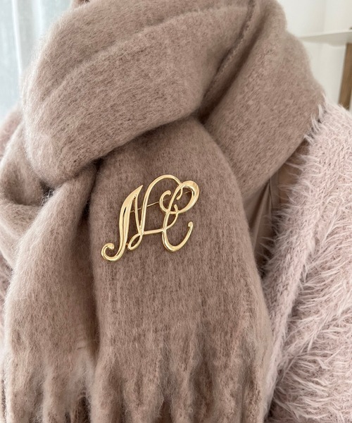 one after another NICE CLAUP(ワンアフターアナザーナイスクラップ)の「NCブローチ付きブークレマフラー/WEB限定色あり(マフラー・レディース・アイボリー/モカ/ラベンダー/グレイッシュベージュ/ピンク・FREE)」の10枚目の写真