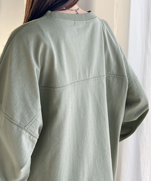 Java(ジャバ)の「《JaVaジャバコラボ》“あえて”のゆるさで可愛さマシマシ。今日のわたしは余裕顔。コットン100%長袖フットボールオーバーサイズプルオーバー(Tシャツ/カットソー・レディース・オフホワイト/オートミール/グリーン/ブラック/グレイッシュベージュ・LARGE/SMALL/MEDIUM/X-LARGE)」の13枚目の写真