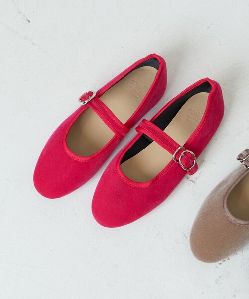 FREAK'S STORE（フリークスストア）の「限定展開　ROVERETO/ロベレート　ベロアメリージェーンパンプス（ストラップパンプス）（パンプス・レディース・ブラック/ベージュ/グリーン/ピンク・LARGE/SMALL/MEDIUM）」の4枚目の写真