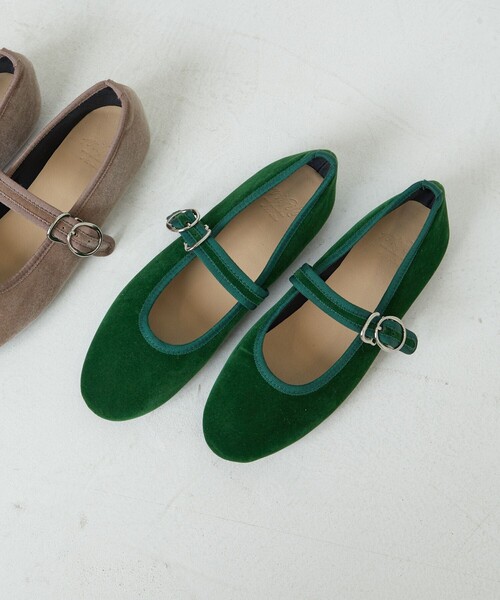 FREAK'S STORE（フリークスストア）の「限定展開　ROVERETO/ロベレート　ベロアメリージェーンパンプス（ストラップパンプス）（パンプス・レディース・ブラック/ベージュ/グリーン/ピンク・LARGE/SMALL/MEDIUM）」の3枚目の写真