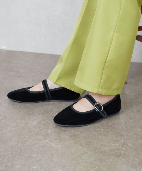 FREAK'S STORE（フリークスストア）の「限定展開　ROVERETO/ロベレート　ベロアメリージェーンパンプス（ストラップパンプス）（パンプス・レディース・ブラック/ベージュ/グリーン/ピンク・LARGE/SMALL/MEDIUM）」の11枚目の写真