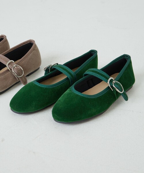 FREAK'S STORE（フリークスストア）の「限定展開　ROVERETO/ロベレート　ベロアメリージェーンパンプス（ストラップパンプス）（パンプス・レディース・ブラック/ベージュ/グリーン/ピンク・LARGE/SMALL/MEDIUM）」の7枚目の写真