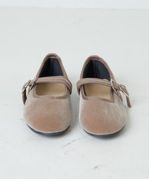 FREAK'S STORE（フリークスストア）の「限定展開　ROVERETO/ロベレート　ベロアメリージェーンパンプス（ストラップパンプス）（パンプス・レディース・ブラック/ベージュ/グリーン/ピンク・LARGE/SMALL/MEDIUM）」の15枚目の写真