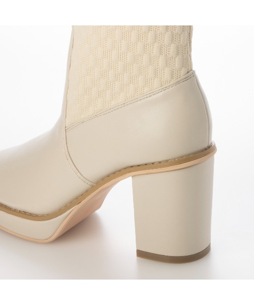 DULCIS REGALO(ドルキス レガロ)の「ElvisLuce(エルビスルーチェ)8cmヒール厚底ストームリブニットソックスボリュームソールショートブーツ(ブーツ・レディース・ブラック/アイボリー・L/S/M/LL)」の13枚目の写真
