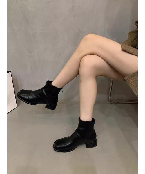 Vipoa（ヴィポア）の「スクエアショートブーツ（ブーツ・レディース・ブラック/シルバー・LARGE/SMALL/MEDIUM）」の3枚目の写真