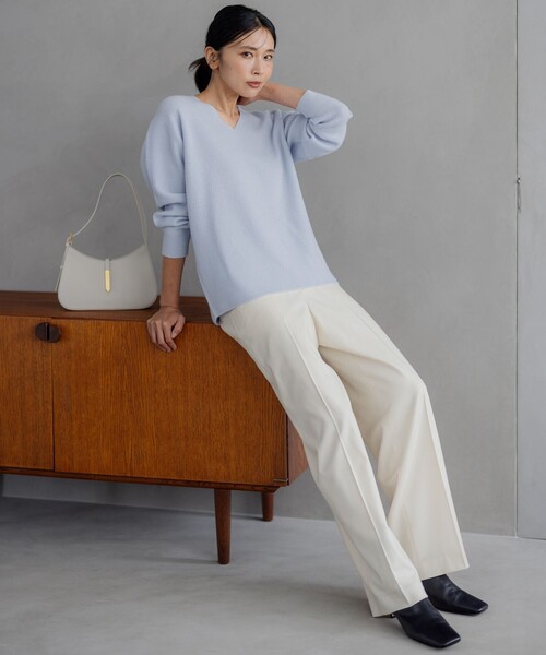 23区（ニジュウサンク）の「【洗える】ウールカシミヤ Vネック ニット（ニット/セーター・レディース・ライラック系/ベージュ系/イエロー系/ピンク系/ブラック系/スカイブルー系・40/38）」の17枚目の写真