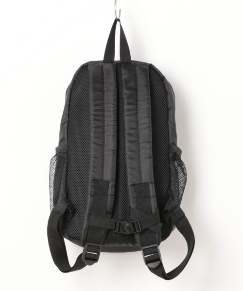 Kids Foret（キッズフォーレ）の「ワッペン付き撥水オーバルリュック（バックパック/リュック・キッズ・ベージュ/ブラック・M/L）」の4枚目の写真