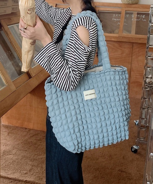 Miniministore(ミニミニストア)の「ぽこぽこトートバッグ ワッフル風バッグ(トートバッグ・レディース・イエロー/アイボリー/ピンク/ブラック/ブルー・FREE)」の4枚目の写真