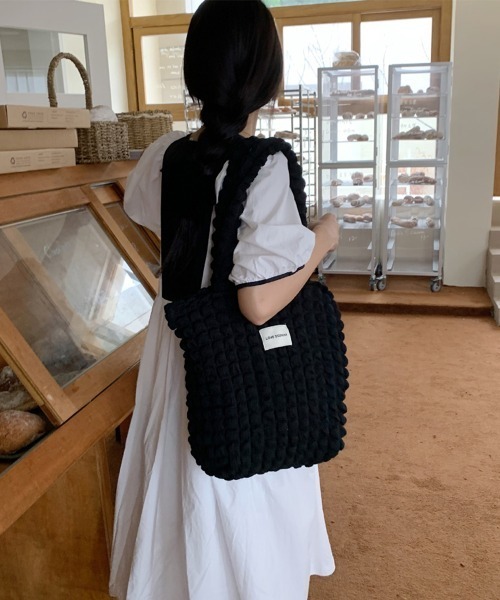 Miniministore(ミニミニストア)の「ぽこぽこトートバッグ ワッフル風バッグ(トートバッグ・レディース・イエロー/アイボリー/ピンク/ブラック/ブルー・FREE)」の7枚目の写真