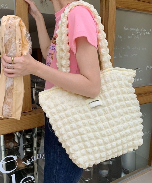 Miniministore(ミニミニストア)の「ぽこぽこトートバッグ ワッフル風バッグ(トートバッグ・レディース・イエロー/アイボリー/ピンク/ブラック/ブルー・FREE)」の9枚目の写真