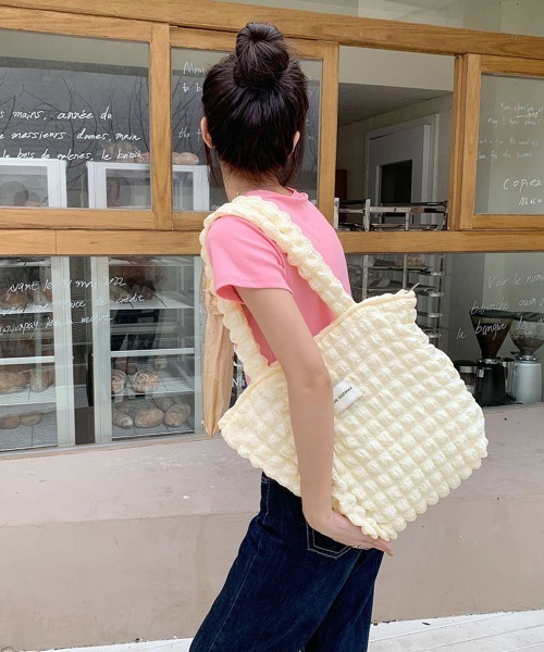 Miniministore(ミニミニストア)の「ぽこぽこトートバッグ ワッフル風バッグ(トートバッグ・レディース・イエロー/アイボリー/ピンク/ブラック/ブルー・FREE)」の10枚目の写真