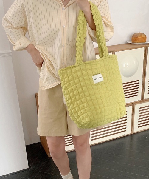 Miniministore(ミニミニストア)の「ぽこぽこトートバッグ ワッフル風バッグ(トートバッグ・レディース・イエロー/アイボリー/ピンク/ブラック/ブルー・FREE)」の15枚目の写真