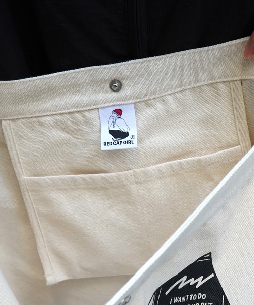 Red Cap Girl（レッドキャプガール）の「25SS イラストプリント 大容量 メッセンジャーバッグ（トートバッグ・メンズ・ホワイト系その他/ホワイト・FREE）」の19枚目の写真