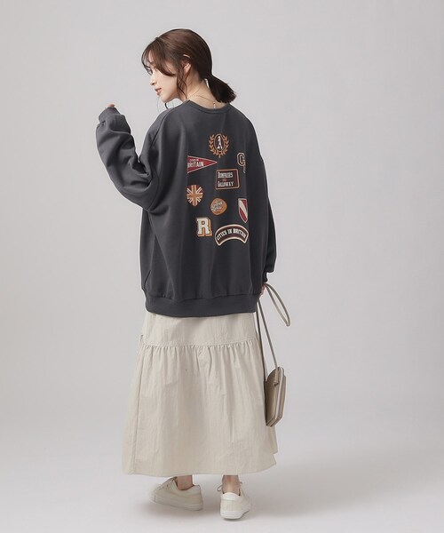 Cutie Blonde（キューティーブロンド）の「◆【体型カバー/洗える】前後差ヘム BIGシルエットスウェット（スウェット・レディース・ネイビー系3/ホワイト系その他/グレー系1/パープル系1/ブルー系5/チャコール・00）」の7枚目の写真