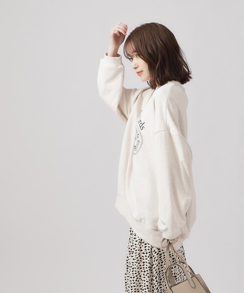 Cutie Blonde（キューティーブロンド）の「◆【体型カバー/洗える】前後差ヘム BIGシルエットスウェット（スウェット・レディース・ネイビー系3/ホワイト系その他/グレー系1/パープル系1/ブルー系5/チャコール・00）」の16枚目の写真