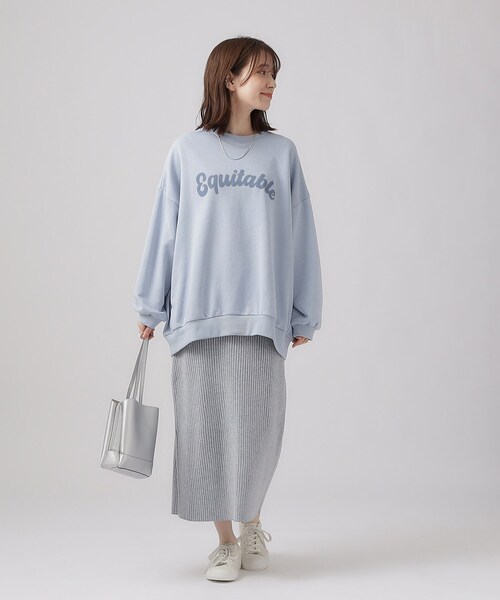 Cutie Blonde（キューティーブロンド）の「◆【体型カバー/洗える】前後差ヘム BIGシルエットスウェット（スウェット・レディース・ネイビー系3/ホワイト系その他/グレー系1/パープル系1/ブルー系5/チャコール・00）」の8枚目の写真