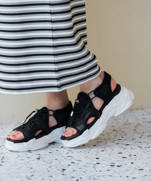 Juze（ジュゼ）の「厚底スニーカーサンダル（サンダル・レディース・ベージュ系その他2/ブラック/ホワイト・L/M/S）」の14枚目の写真