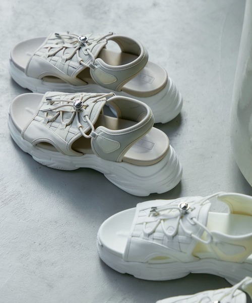 Juze（ジュゼ）の「厚底スニーカーサンダル（サンダル・レディース・ベージュ系その他2/ブラック/ホワイト・L/M/S）」の12枚目の写真