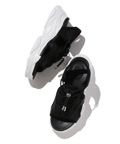 Juze（ジュゼ）の「厚底スニーカーサンダル（サンダル・レディース・ベージュ系その他2/ブラック/ホワイト・L/M/S）」の11枚目の写真