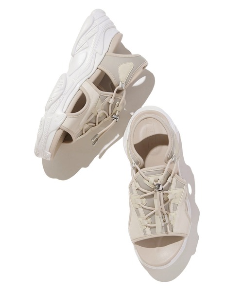 Juze（ジュゼ）の「厚底スニーカーサンダル（サンダル・レディース・ベージュ系その他2/ブラック/ホワイト・L/M/S）」の10枚目の写真