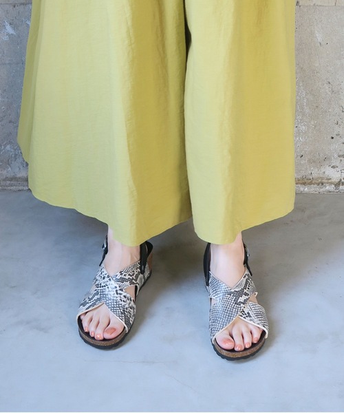 enchanted(エンチャンテッド)の「クロスオーバースリングバックウェッジサンダル(サンダル・レディース・パイソン/ホワイト/ダークブラウン/ブラック/シルバー・35/36/37/38/39)」の5枚目の写真