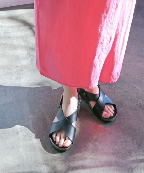 enchanted(エンチャンテッド)の「クロスオーバースリングバックウェッジサンダル(サンダル・レディース・パイソン/ホワイト/ダークブラウン/ブラック/シルバー・35/36/37/38/39)」の18枚目の写真