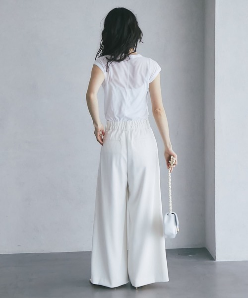 La boutique BonBon（ラブティックボンボン）の「シアーノースリーブカットソー（Tシャツ/カットソー・レディース・グレイッシュベージュ/ブラック/ホワイト・FREE）」の5枚目の写真