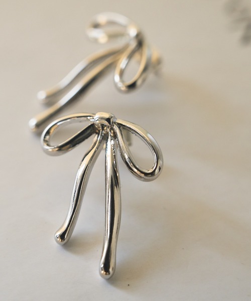 un dix cors(アンディコール)の「リボンピアス(ピアス(両耳用)・レディース・シルバー/ゴールド・FREE)」の7枚目の写真