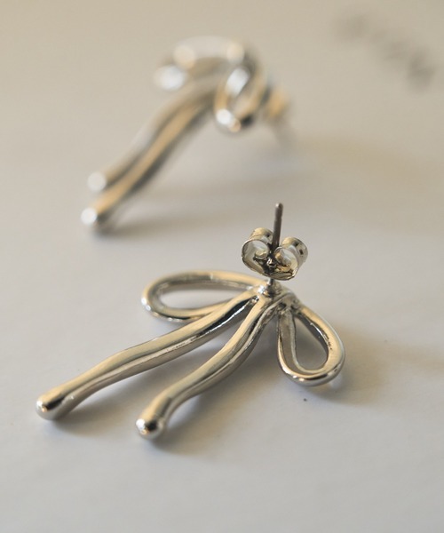 un dix cors(アンディコール)の「リボンピアス(ピアス(両耳用)・レディース・シルバー/ゴールド・FREE)」の8枚目の写真