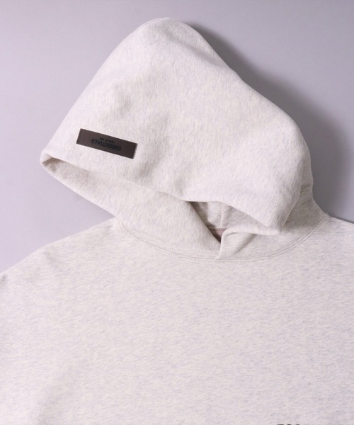 FOG ESSENTIALS（エフオージーエッセンシャルズ）の「(CM)【ESSENTIALS FEAR OF GOD】バックロゴ プリント スウェット プルオーバー（パーカー・メンズ・杢グレー/ブラック・LARGE/X-LARGE/MEDIUM）」の9枚目の写真