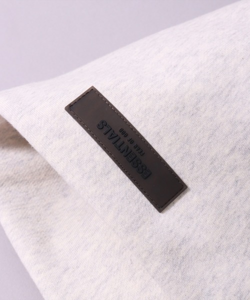 FOG ESSENTIALS（エフオージーエッセンシャルズ）の「(CM)【ESSENTIALS FEAR OF GOD】バックロゴ プリント スウェット プルオーバー（パーカー・メンズ・杢グレー/ブラック・LARGE/X-LARGE/MEDIUM）」の10枚目の写真