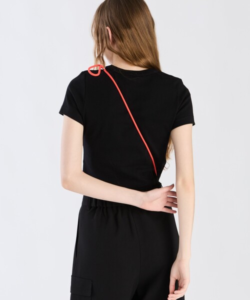To b. by agnes b.(トゥービーバイアニエスベー)の「"To b."ロゴ コットン 半袖 クロップド Tシャツ(Tシャツ/カットソー・レディース・ブラック・38/40)」の4枚目の写真