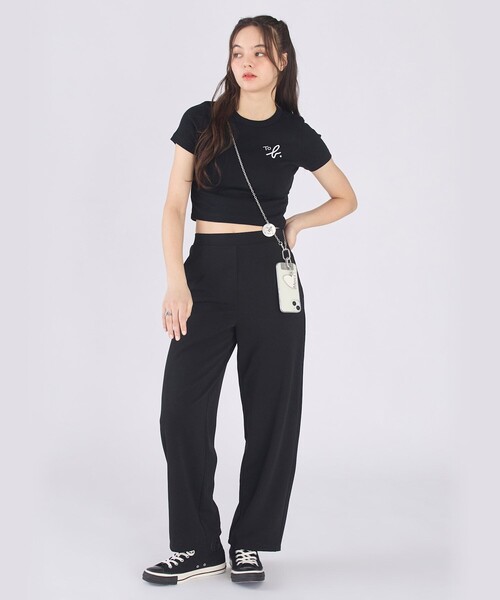 To b. by agnes b.(トゥービーバイアニエスベー)の「"To b."ロゴ コットン 半袖 クロップド Tシャツ(Tシャツ/カットソー・レディース・ブラック・38/40)」の6枚目の写真