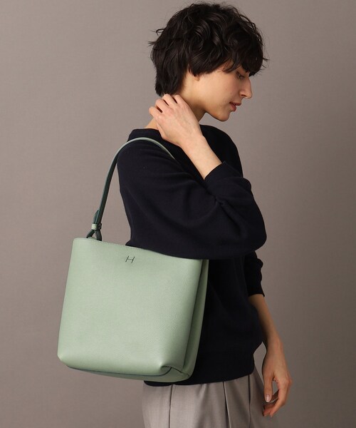 HIROFU(ヒロフ)の「【ポルタ】レザーショルダーバッグ M 本革(商品番号:P25-35421)(ショルダーバッグ・レディース・グレー系その他2/ライトグリーン系2/ネイビー系5/ピンク系その他/アイボリー系1・02)」の3枚目の写真