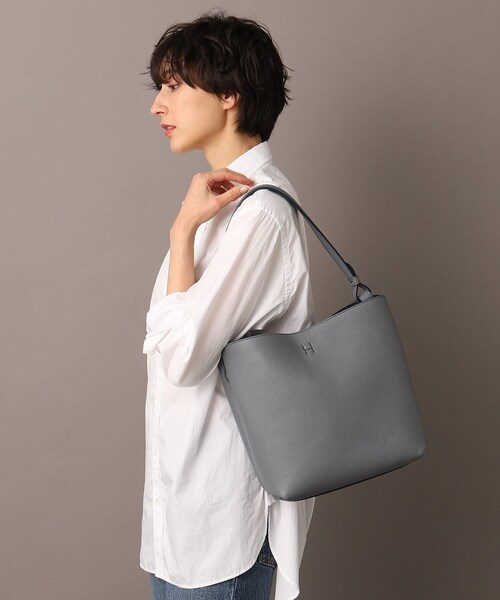 HIROFU(ヒロフ)の「【ポルタ】レザーショルダーバッグ M 本革(商品番号:P25-35421)(ショルダーバッグ・レディース・グレー系その他2/ライトグリーン系2/ネイビー系5/ピンク系その他/アイボリー系1・02)」の4枚目の写真