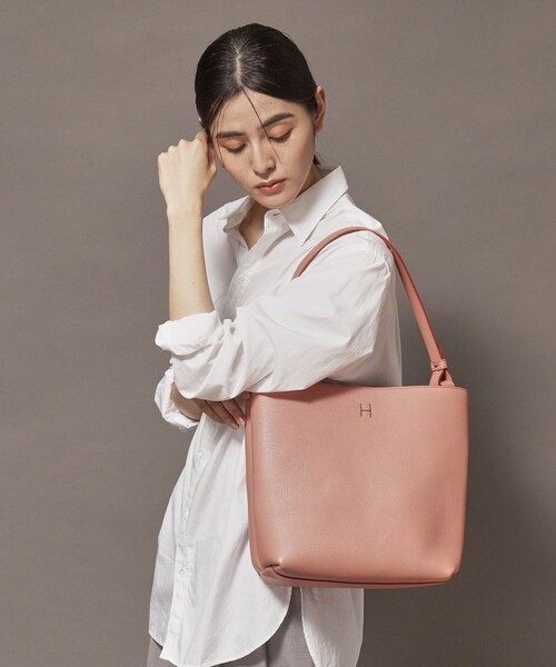 HIROFU(ヒロフ)の「【ポルタ】レザーショルダーバッグ M 本革(商品番号:P25-35421)(ショルダーバッグ・レディース・グレー系その他2/ライトグリーン系2/ネイビー系5/ピンク系その他/アイボリー系1・02)」の5枚目の写真