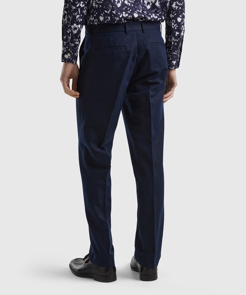 BENETTON (UNITED COLORS OF BENETTON)（ベネトンユナイテッドカラーズオブベネトン）の「リネン混スリムチノパンツ（チノパンツ・メンズ・ネイビー/ブラウン・44/46/50/42）」の3枚目の写真