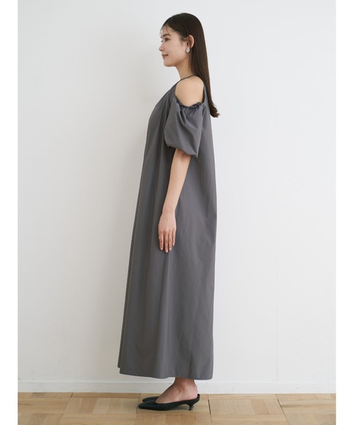 サテン★ルーシュ★オープンショルダーワンピースHALSTON ★ チョーカー付オープンショルダーワンピース ブラック