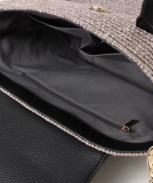 LA BAGAGERIE(ラバガジェリー)の「フラップ2WAYかごトートバッグ(かごバッグ・レディース・ブラック/グレー/ナチュラル/アイボリー・FREE)」の8枚目の写真