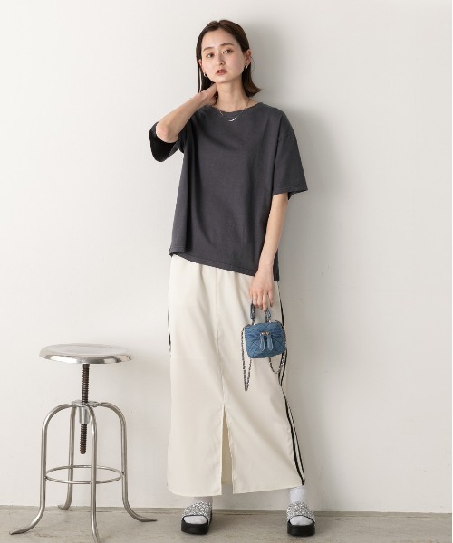 ad thie(アドティエ)の「ヴィンテージライク ピグメントTシャツ(Tシャツ/カットソー・レディース・チャコールグレー/ブルー/ネイビー/レッド・FREE)」の5枚目の写真