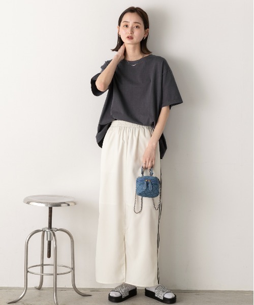 ad thie(アドティエ)の「ヴィンテージライク ピグメントTシャツ(Tシャツ/カットソー・レディース・チャコールグレー/ブルー/ネイビー/レッド・FREE)」の8枚目の写真