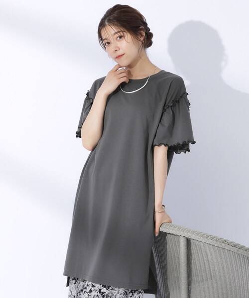 Cutie Blonde（キューティーブロンド）の「◆配色メロウがポイント お袖フリルチュニックワンピース（チュニック・レディース・アイボリー/チャコールグレー/ブラック・04/03/02）」の3枚目の写真