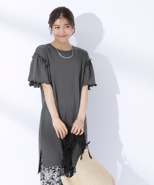Cutie Blonde（キューティーブロンド）の「◆配色メロウがポイント お袖フリルチュニックワンピース（チュニック・レディース・アイボリー/チャコールグレー/ブラック・04/03/02）」の4枚目の写真